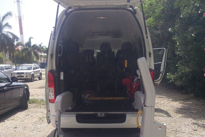 Airport Transfer to West Bay Accommodations (GCM)-Round Trip - What the 20 to 30 minute drive is really like