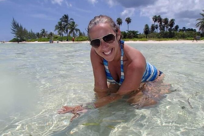 Half Day Private Boat Charter in Grand Cayman - The boat, drinks, and onboard comfort