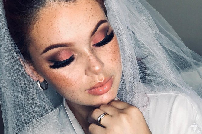 Private Beauty Session with a Local Artist in Grand Cayman - A One-Hour Beauty Appointment Made for Your Plans