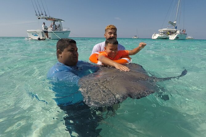 Private Boat Tour in Cayman Islands - Reef snorkeling after the sandbar