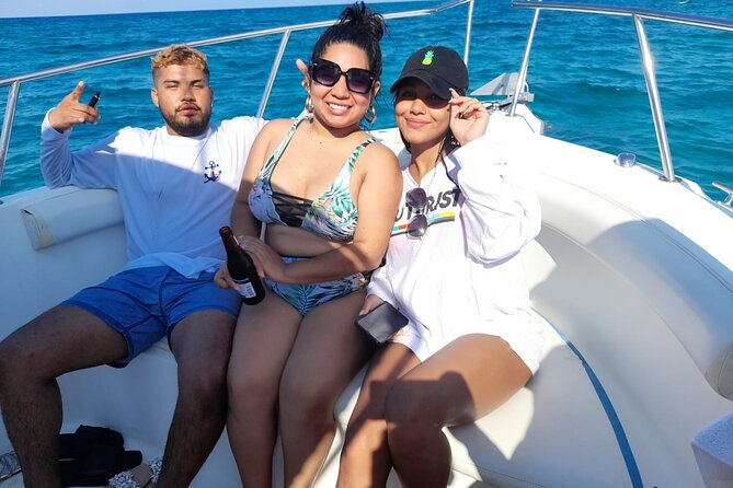 Private Boat Tour in Cayman Islands - Starfish Point for a slower stop