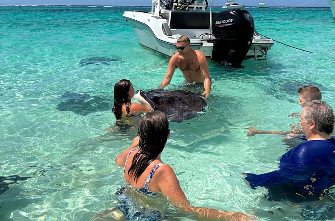 Private Charter for Stingray city - Adding lunch or keeping the day on the water