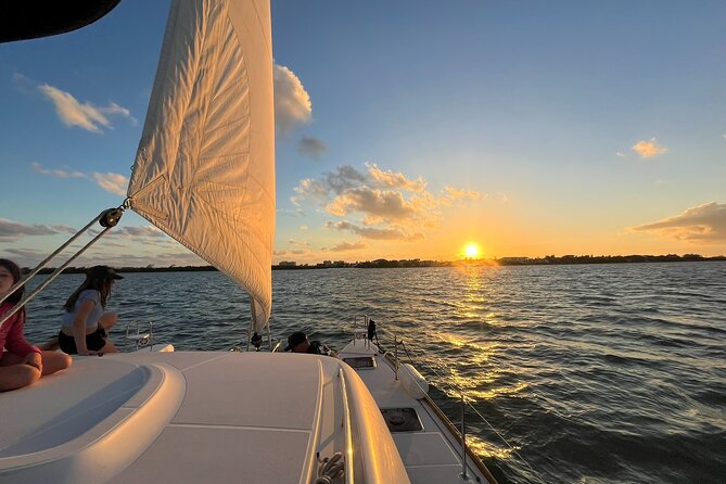 Private Luxury Catamaran Tour to Stingray City and Snorkel - What the 39-foot Lagoon catamaran means for your group