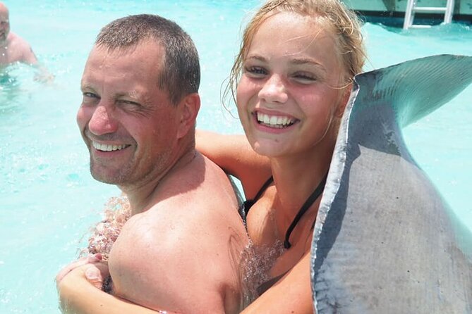Stingray City and Coral Gardens - What the 90-minute sandbar stop feels like