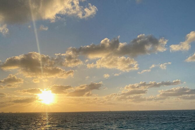 Stingray City Catamaran Sunset Tour - Key points at a glance