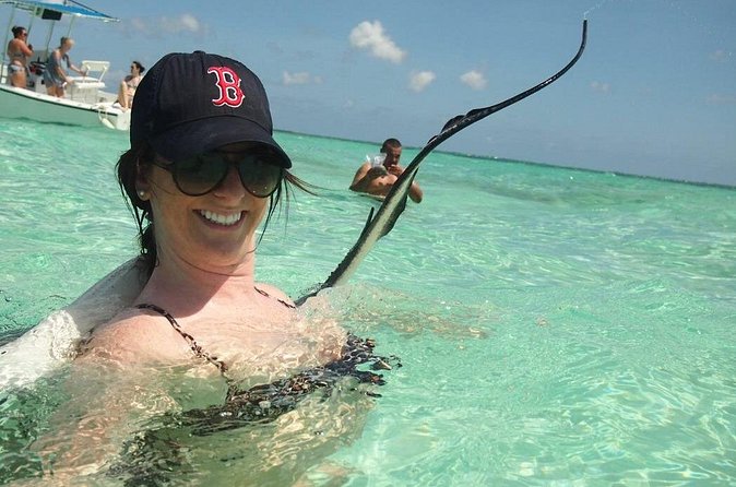 Stingray City Experience Plus Two Snorkeling Stops on Grand Cayman - Getting to the boat from a hotel or cruise ship