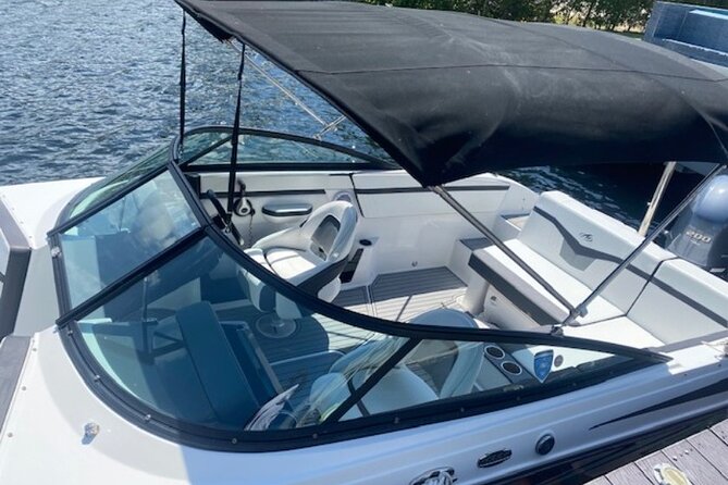 Stingray City, Star fish Point and Snorkeling Private Boat Tour - Meeting at the Cayman Islands Yacht Club