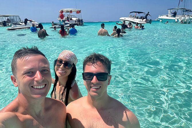 StingrayCity ,Coral Garden & Starfish Tour. - Boat size and crowd expectations