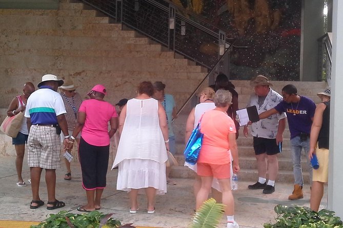 West Bay Sightseeing Tour Plus Seven Mile Beach Visit - What this four-hour Grand Cayman tour actually delivers